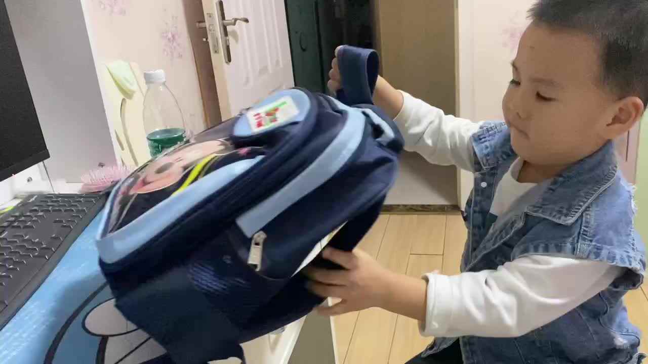 ⁣中B班吕子垚（学会背书包）20231007.MOV