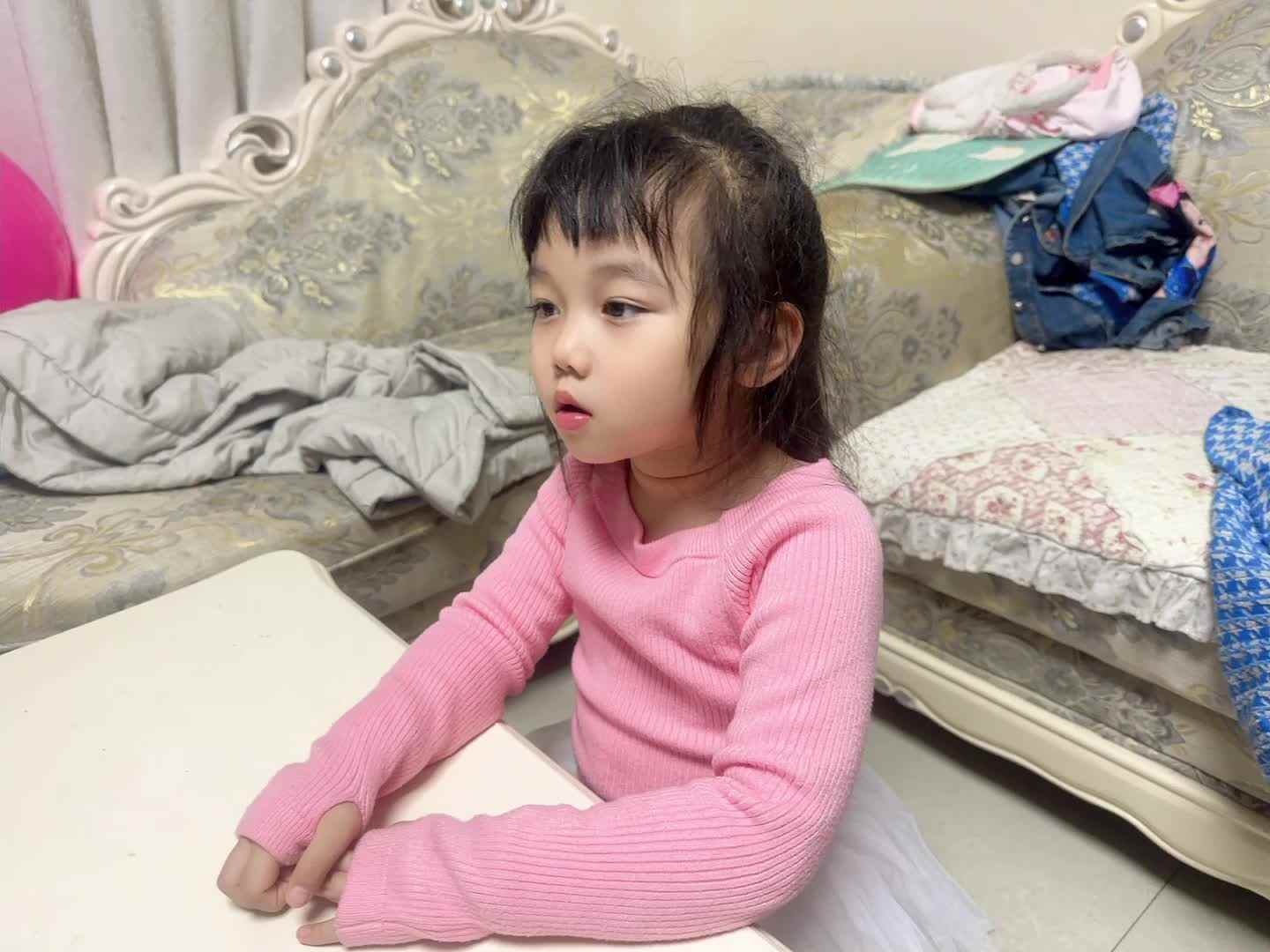 20231026中B班舒琳芯说《电梯安全注意事项》