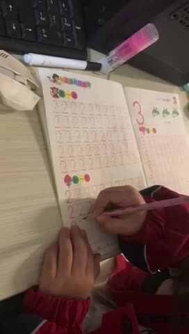 23年10月23大b班李诗若伊写数字2