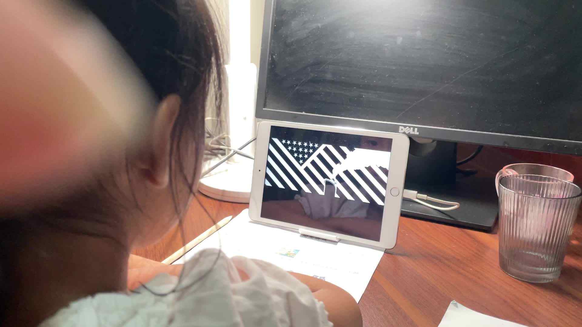 9.28屠钰婷观看视频《Garbrielle Bonheur Chanel》.mov