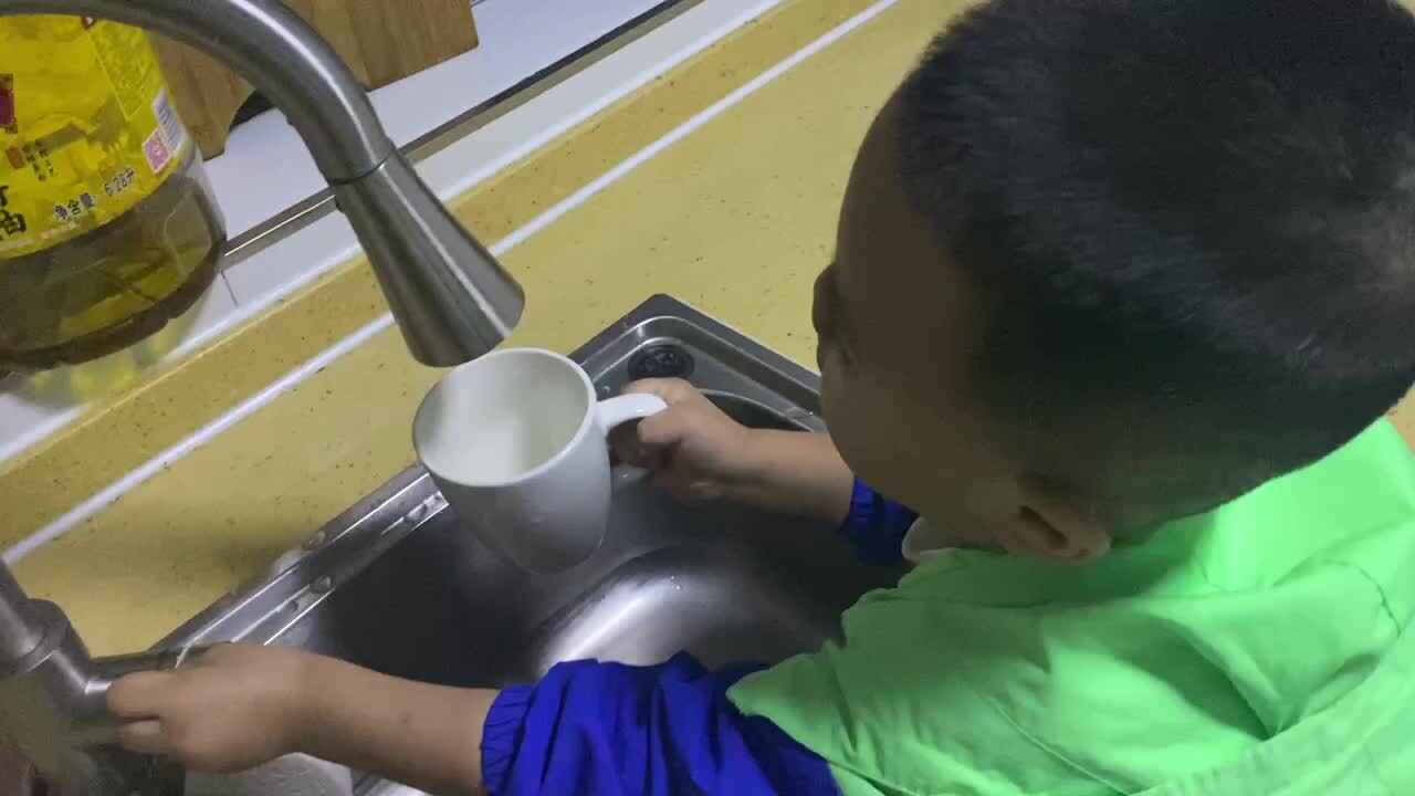 中B班吕子垚（认识5和6）20231019.MOV