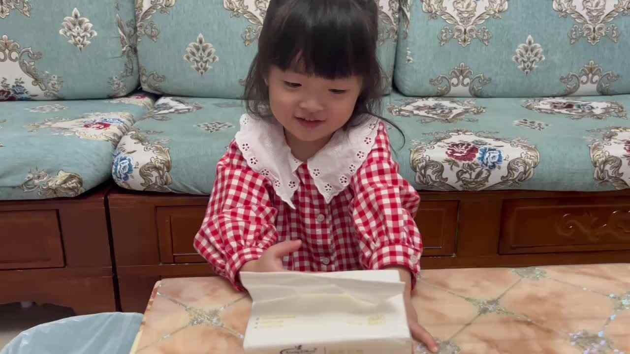 小A班2023.10.16艾琰茹生活练习擦嘴巴