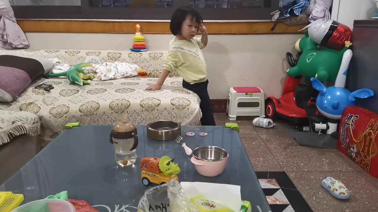 小A班2023.10.18张艺涵-擦嘴巴.mp4