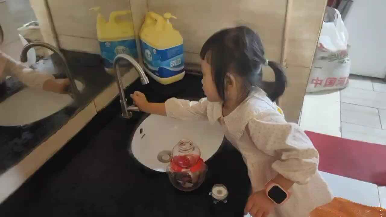 中B班10月16日谭诗锜  清洗水杯