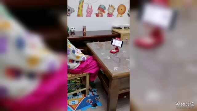 中B班9月28张芷萱观看视频并指读古诗《长安秋望》