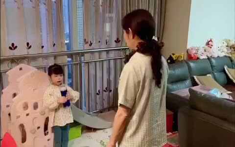 给家人端水/洗水杯