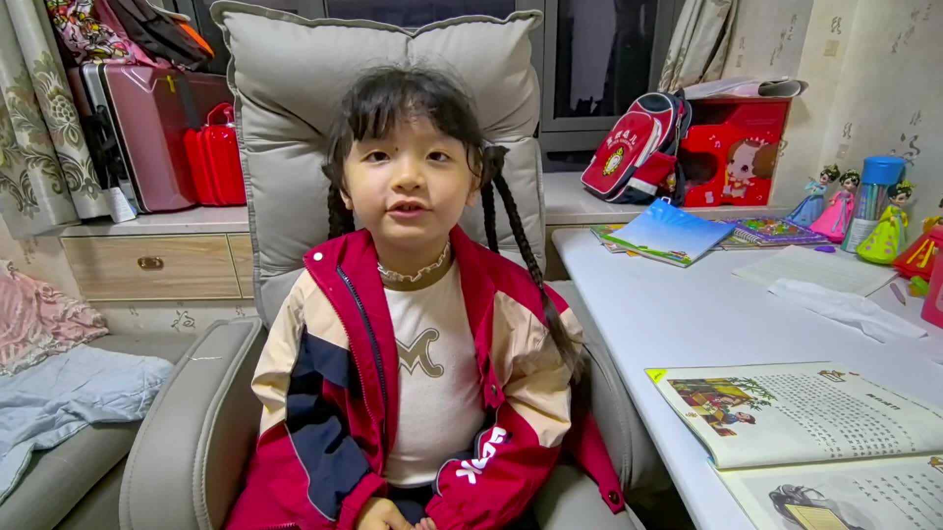 大B班蒋佳欣10月26日亲子闯关游戏（胸有成竹）.mp4