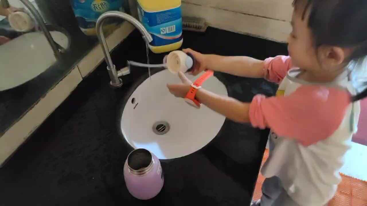 中B班10月18日谭诗锜   清洗水杯
