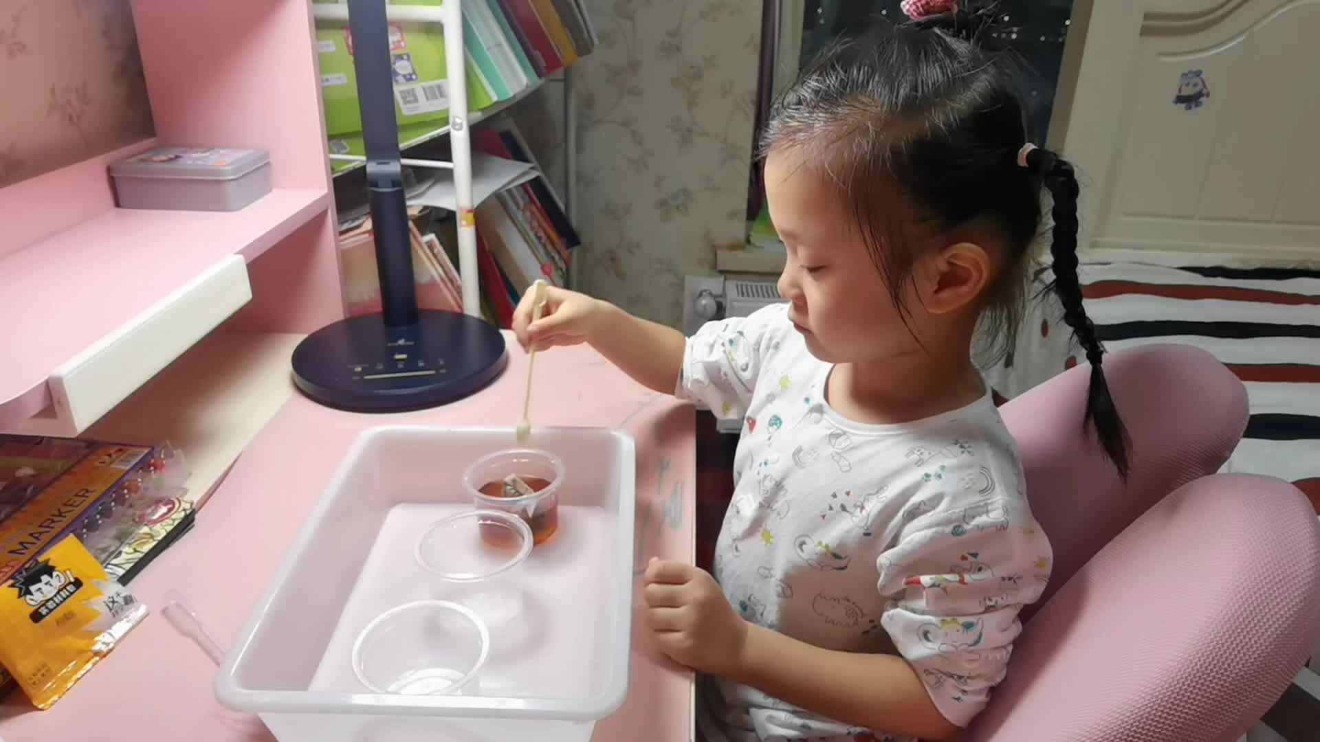 lv_0_20231017科学实验—茶水变色.mp4