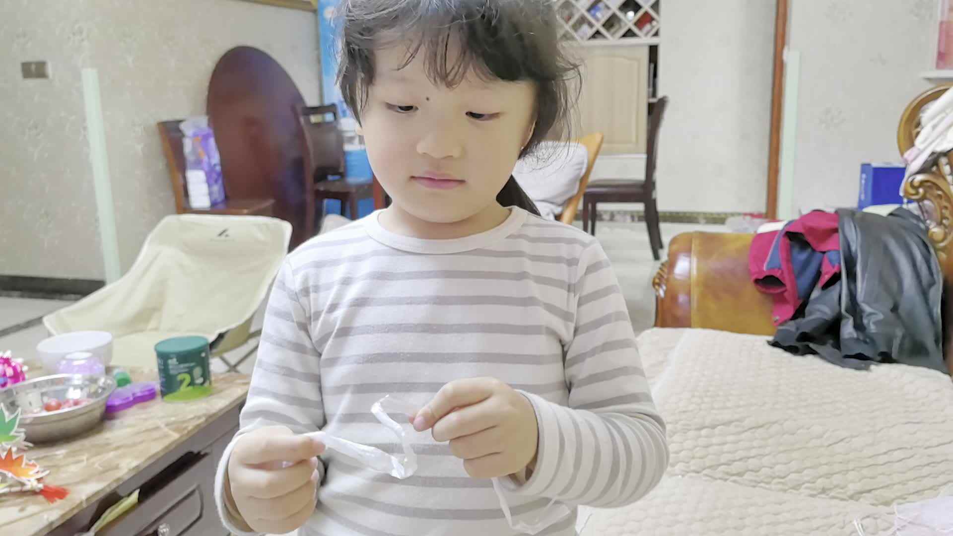 大B班蒋佳欣10月30日亲子闯关游戏（打结）.mp4
