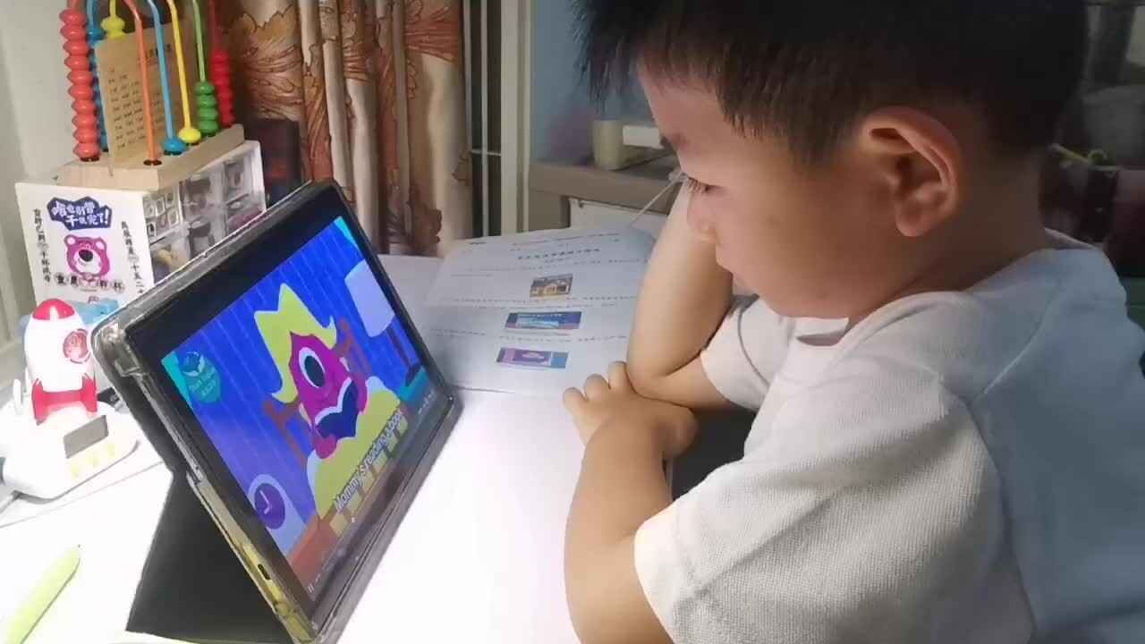 看英文儿歌My House 我的房子.mp4