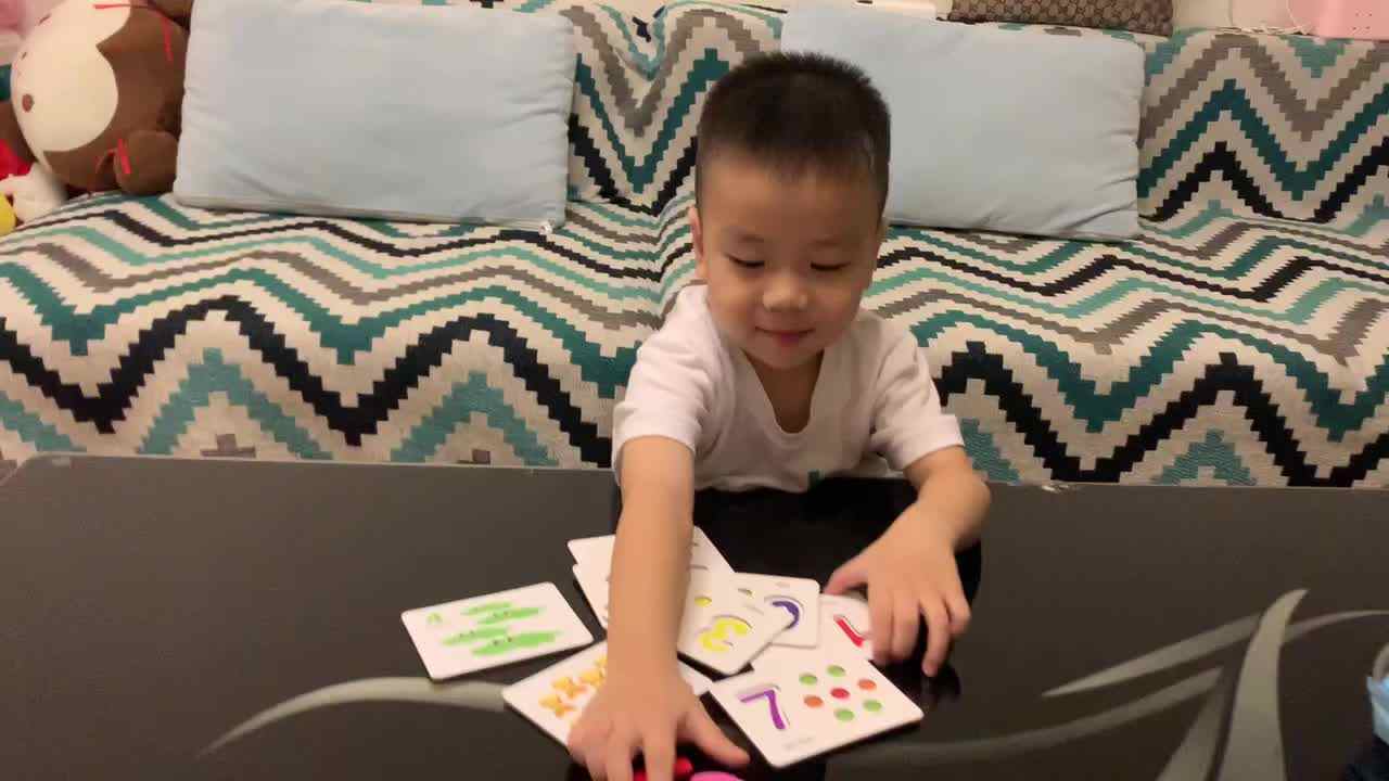 中B班杨育寒认识生活中的1和2