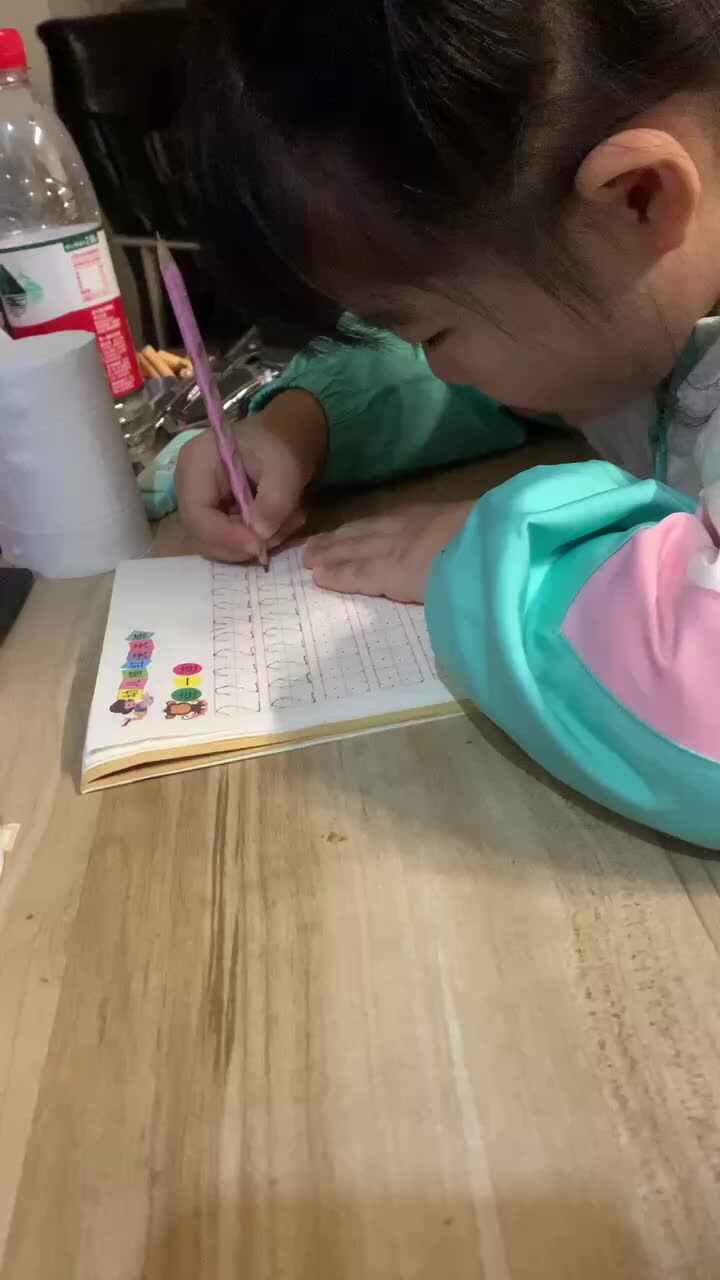 23年10月19号大b班李诗若伊数字2连一连