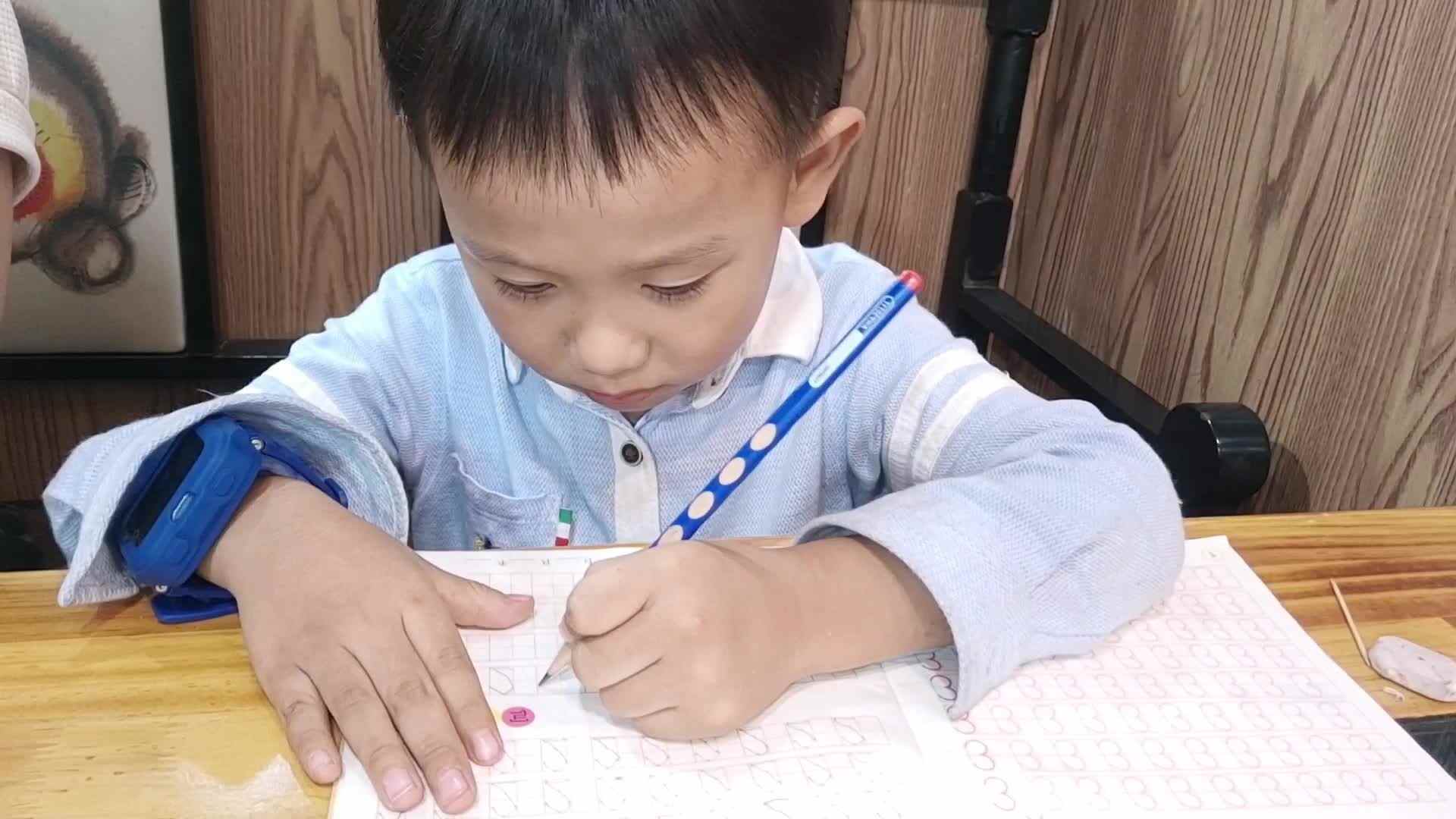 大B班王子扬写2