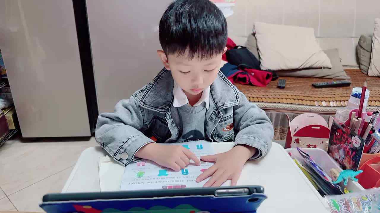 2023.10.14跟读《clothes 朗读示范2》.MOV