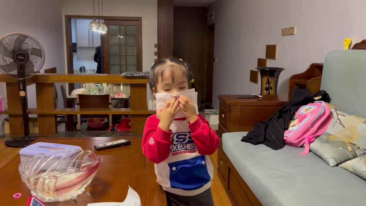 中B班李茵琪练习擤鼻子.MOV