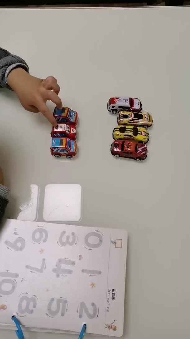 中 B 班宁汐言认识 3 和 4.mp4