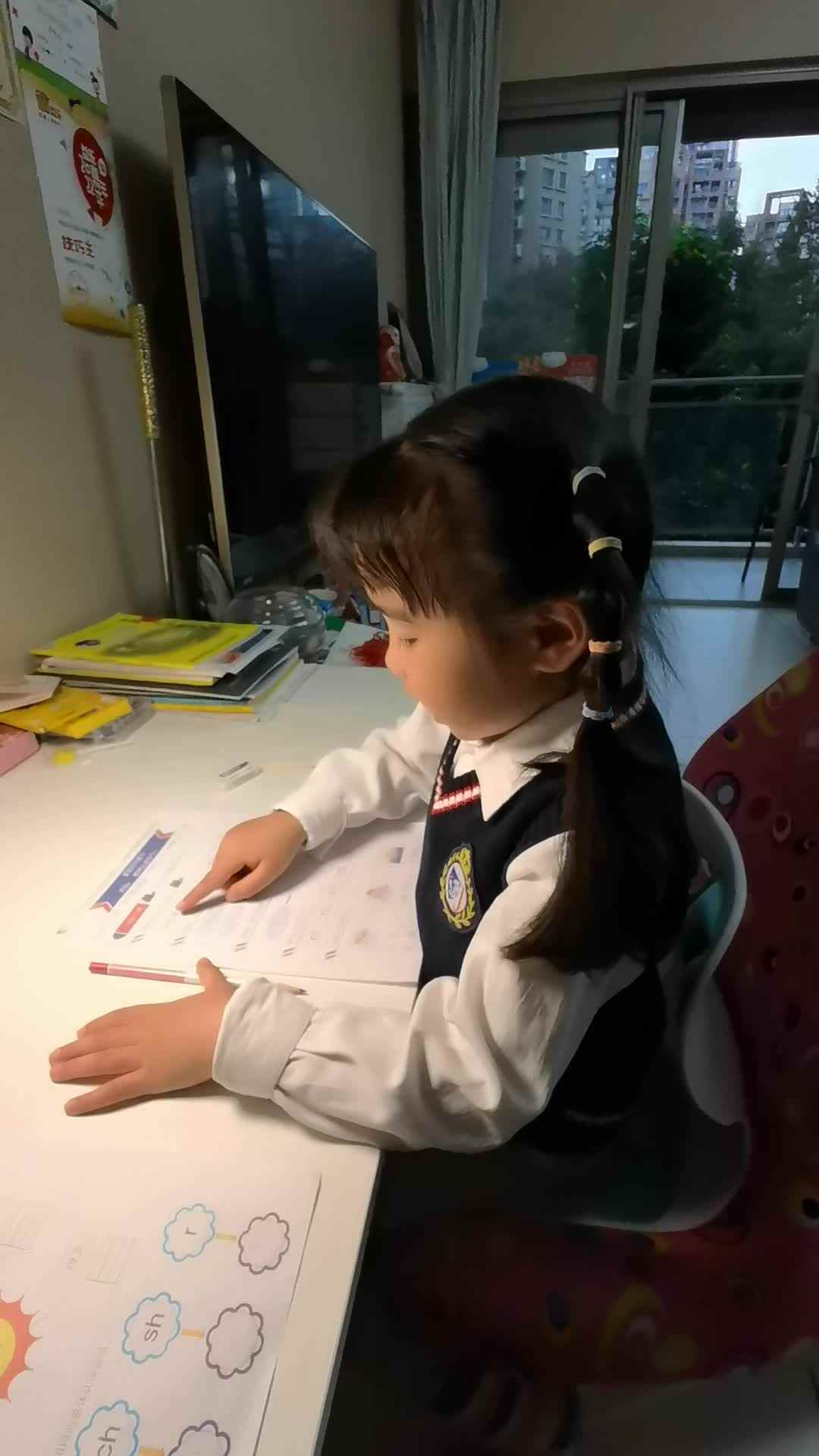 李忻芮拼音打卡20231030_181013.mp4