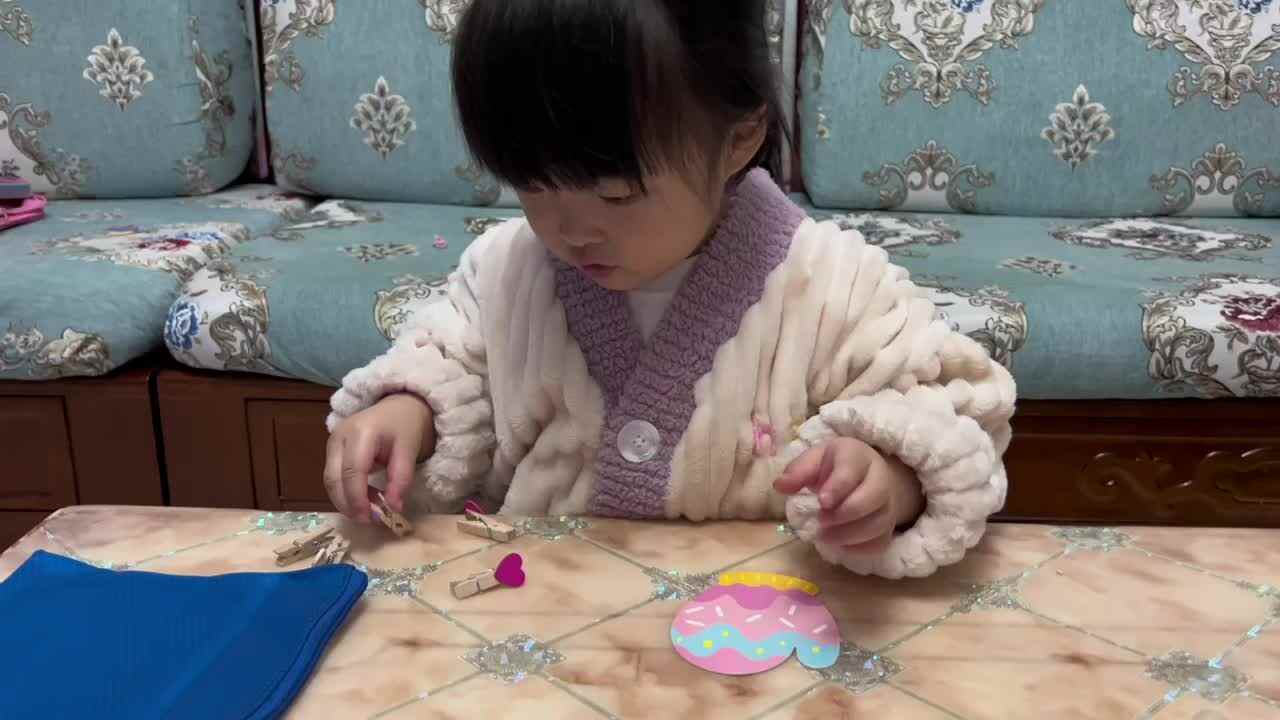 小A班艾琰茹2023.10.25夹夹子