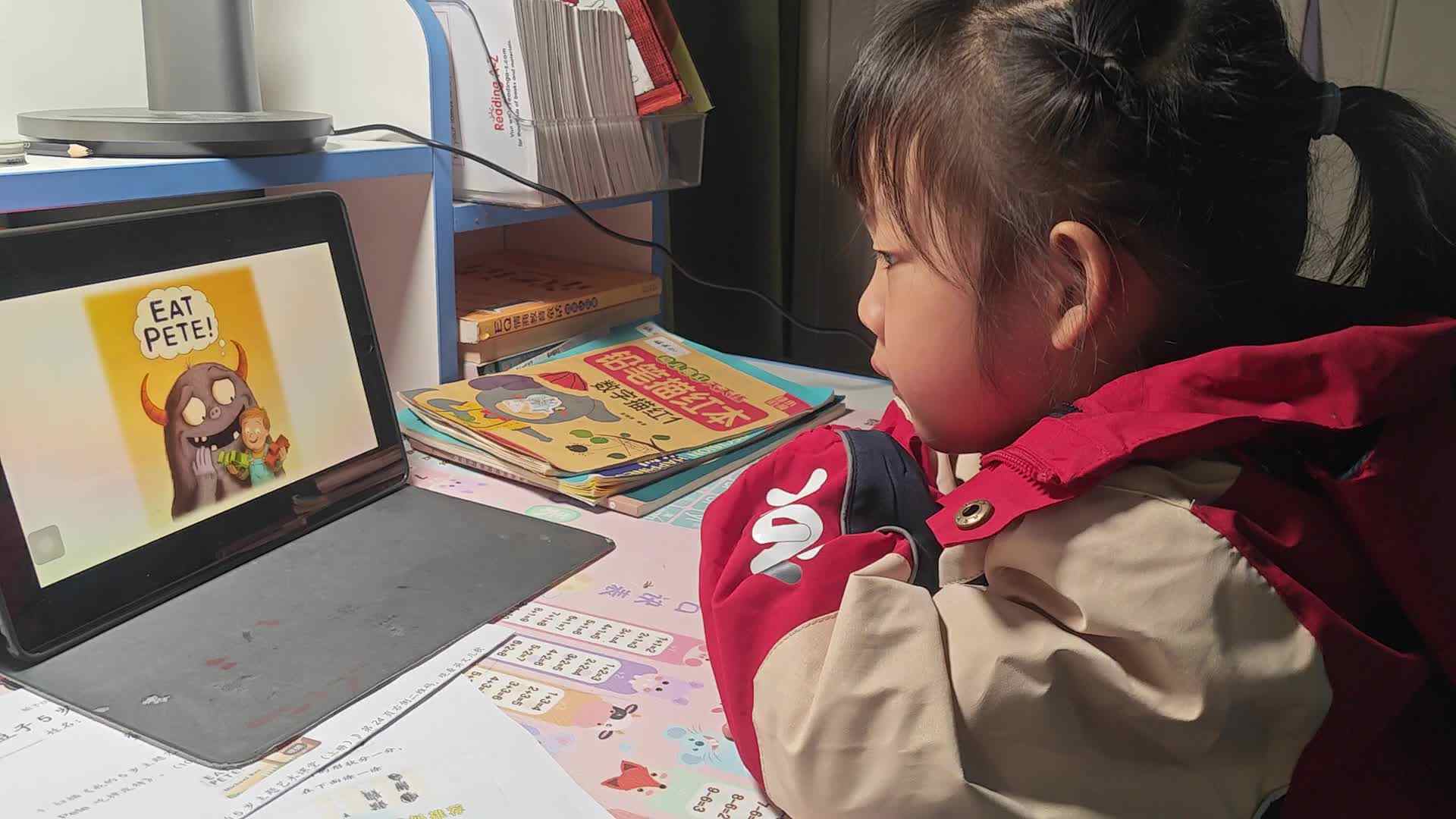 20231020大B班魏琪珈观看绘本《Eat  Pete》.mp4