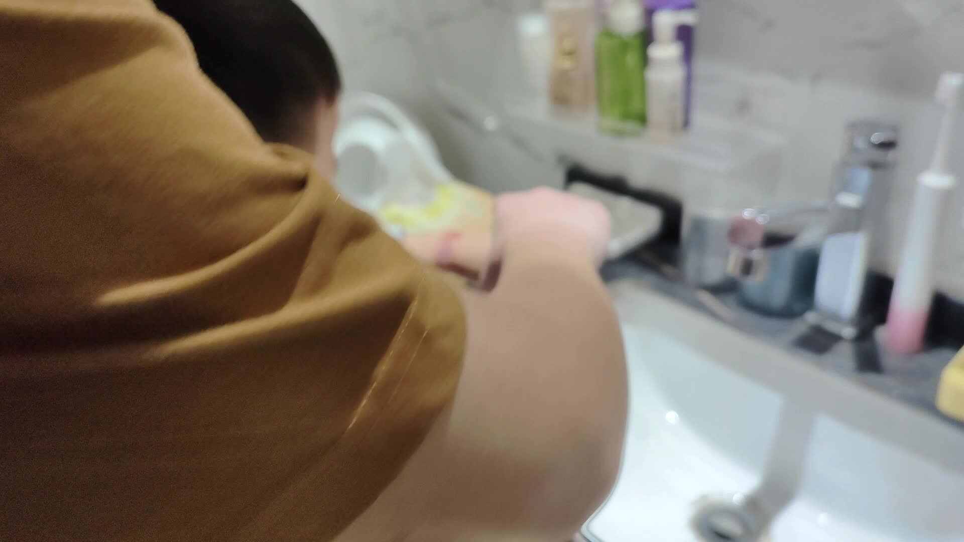 小A班2023.10.7李楷延——自己洗手.mp4