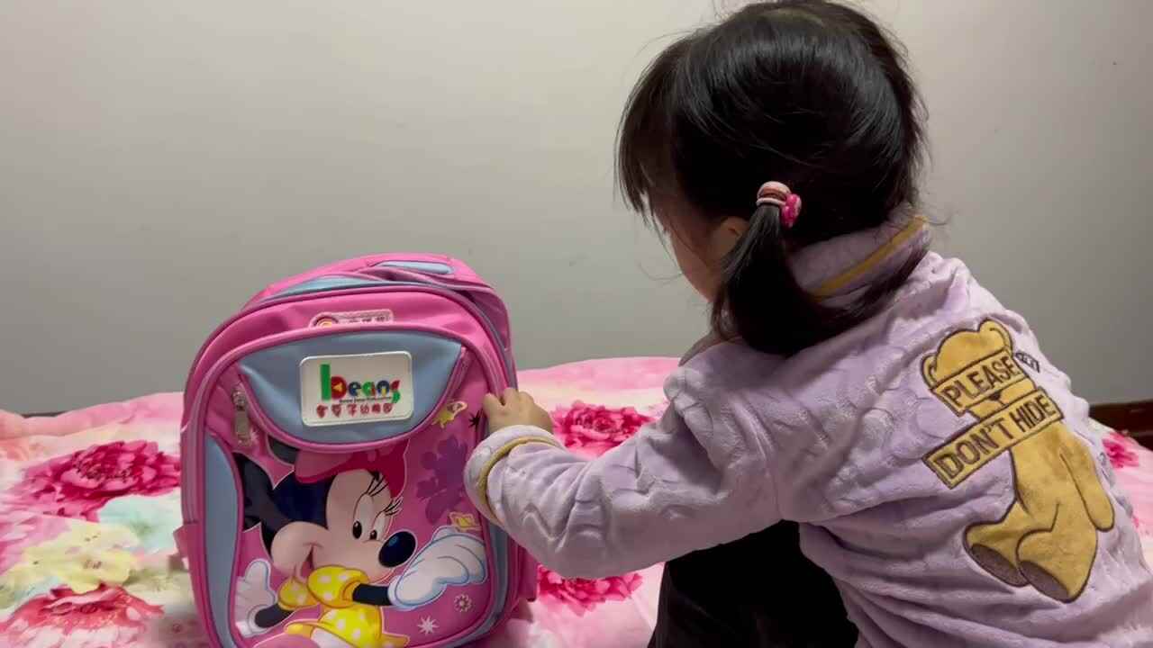 小A班艾琰茹2023.10.26拉拉链