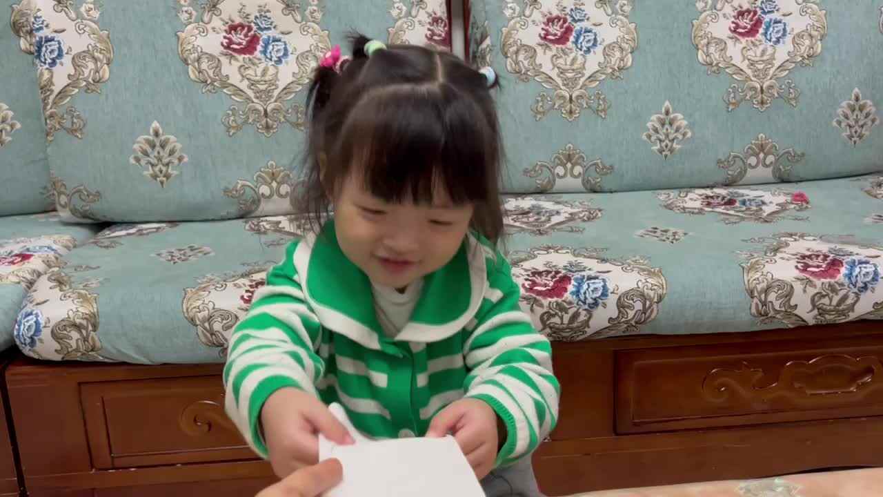 小A班艾琰茹2023.10.19生活教育练习擦嘴巴