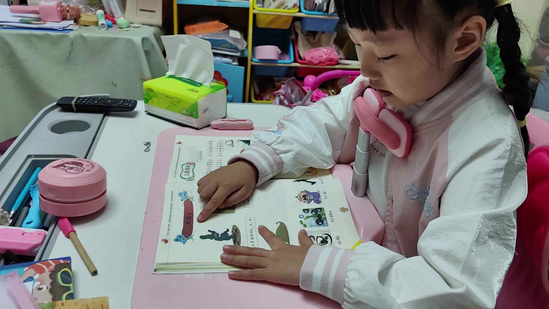 VID_20231019_174411.mp4   10月19日指读声母K指读拼音