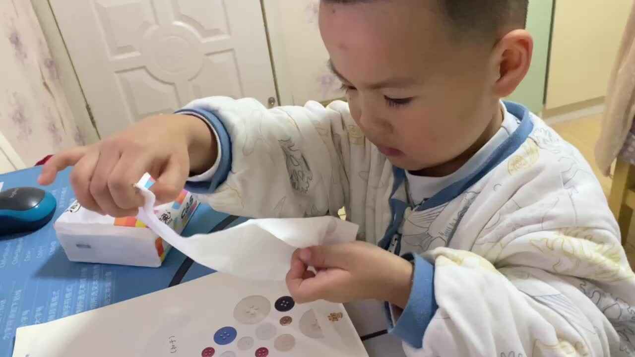 ⁣⁣中B班吕子垚（擤鼻涕）20231025.MOV