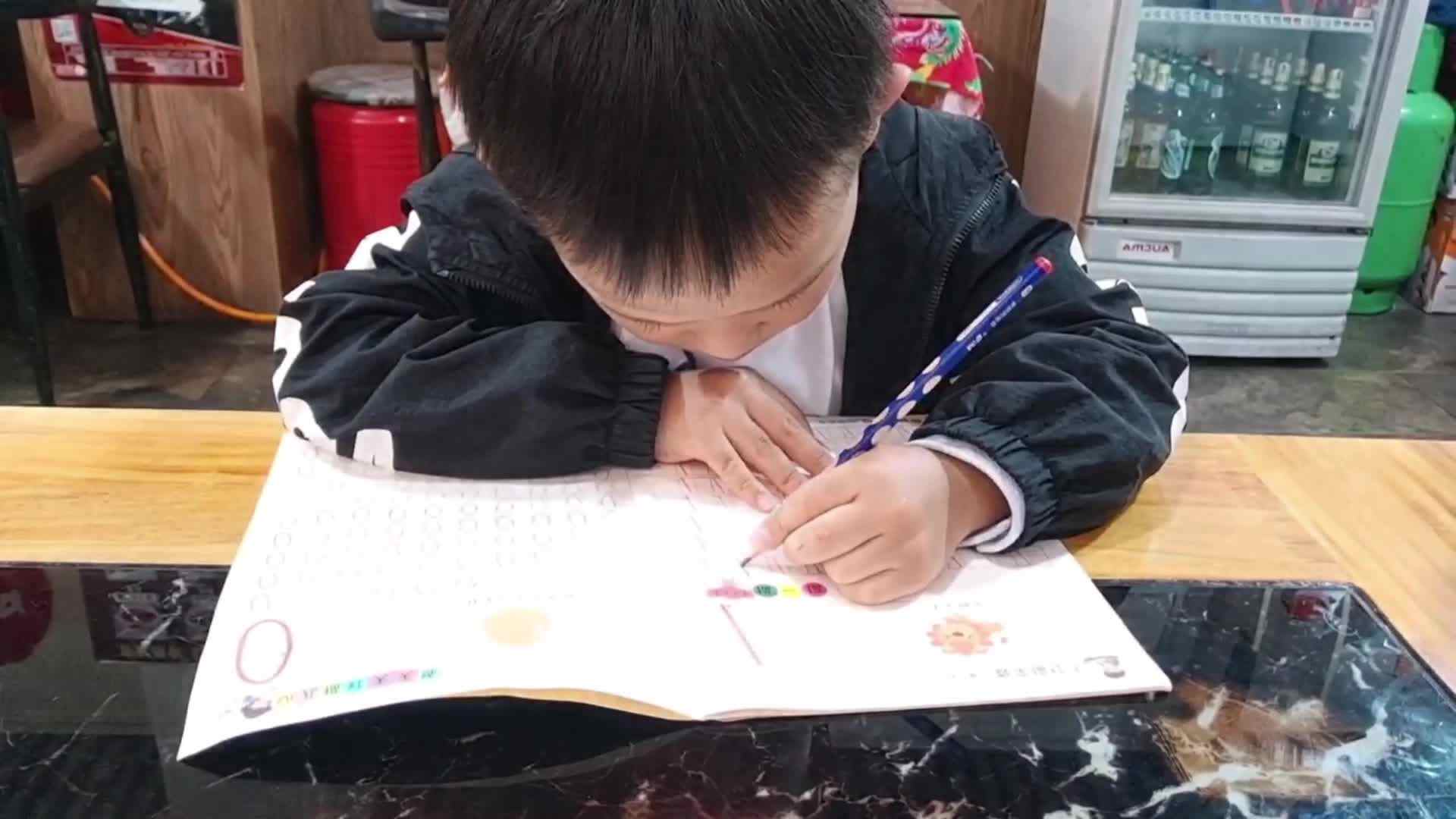 大B班王子扬写数字1