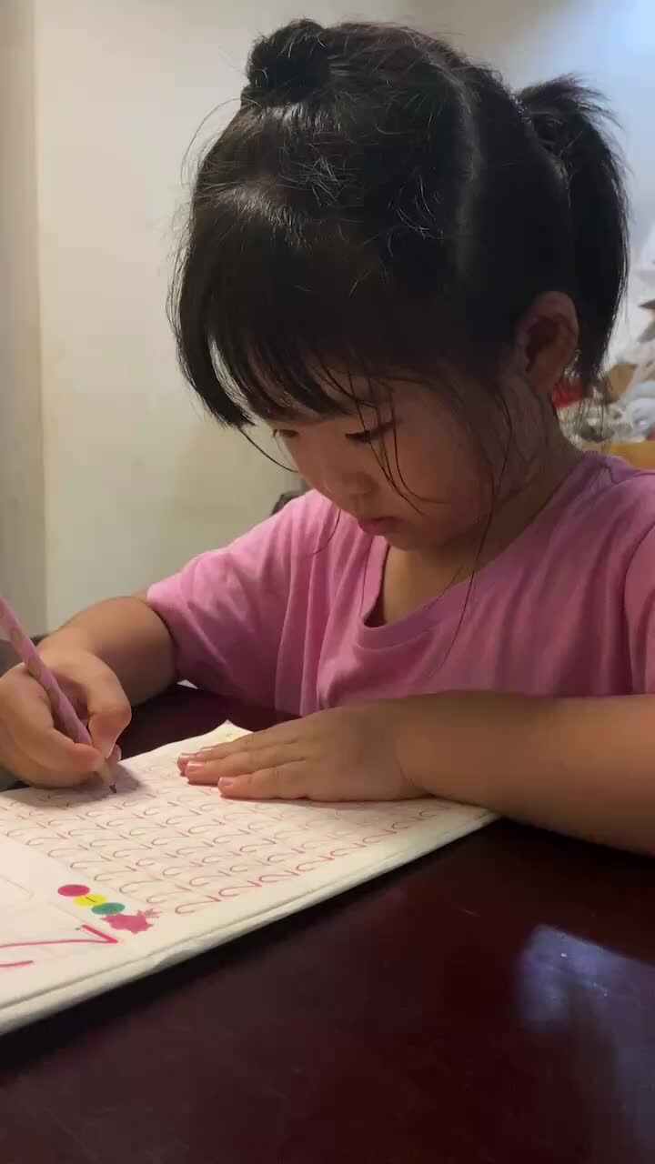 23年10月18号大b班李诗若伊数字描红