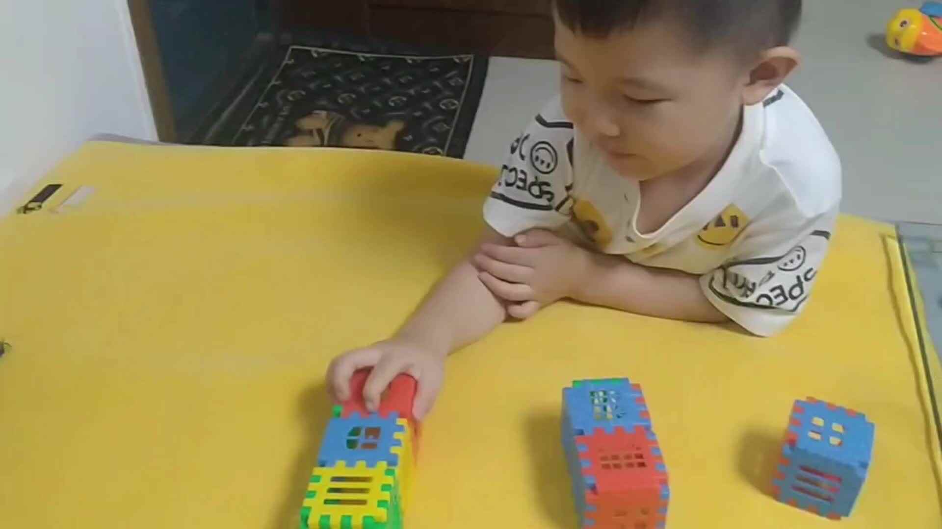 lv_小A班 孙洛轩 比高矮练习 生活练习擦嘴 擦手