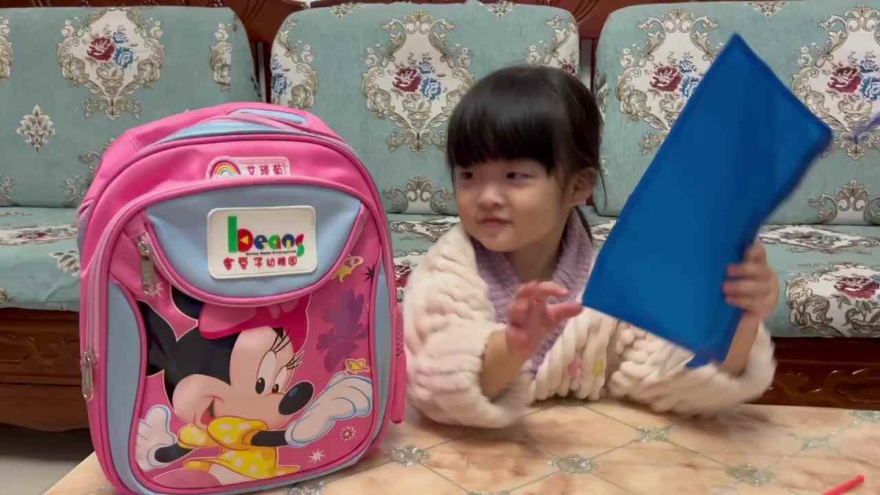 小A班艾琰茹2023.10.25拉拉链