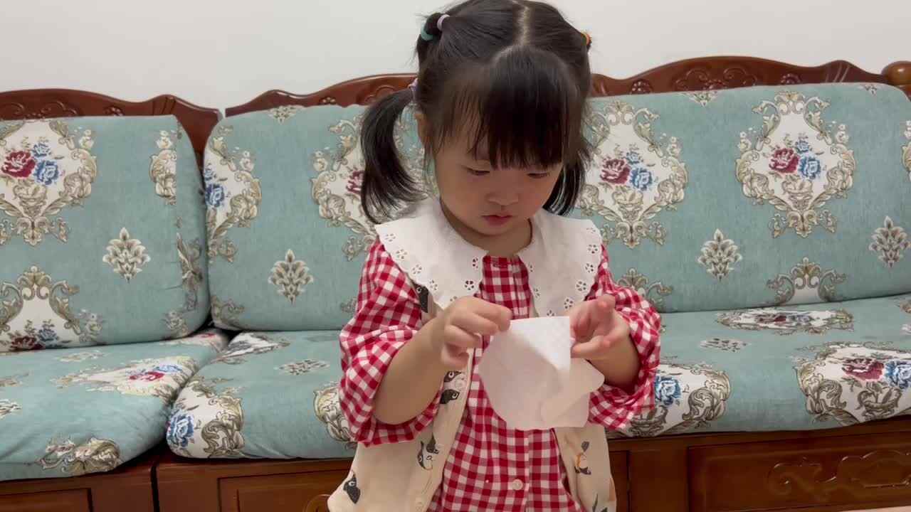 小A班艾琰茹2023.10.17—生活教育练习擦嘴巴
