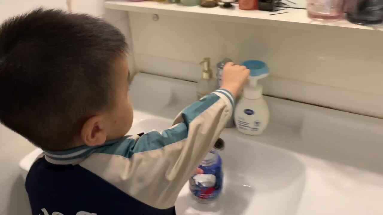 中B班杨育寒清洗水杯