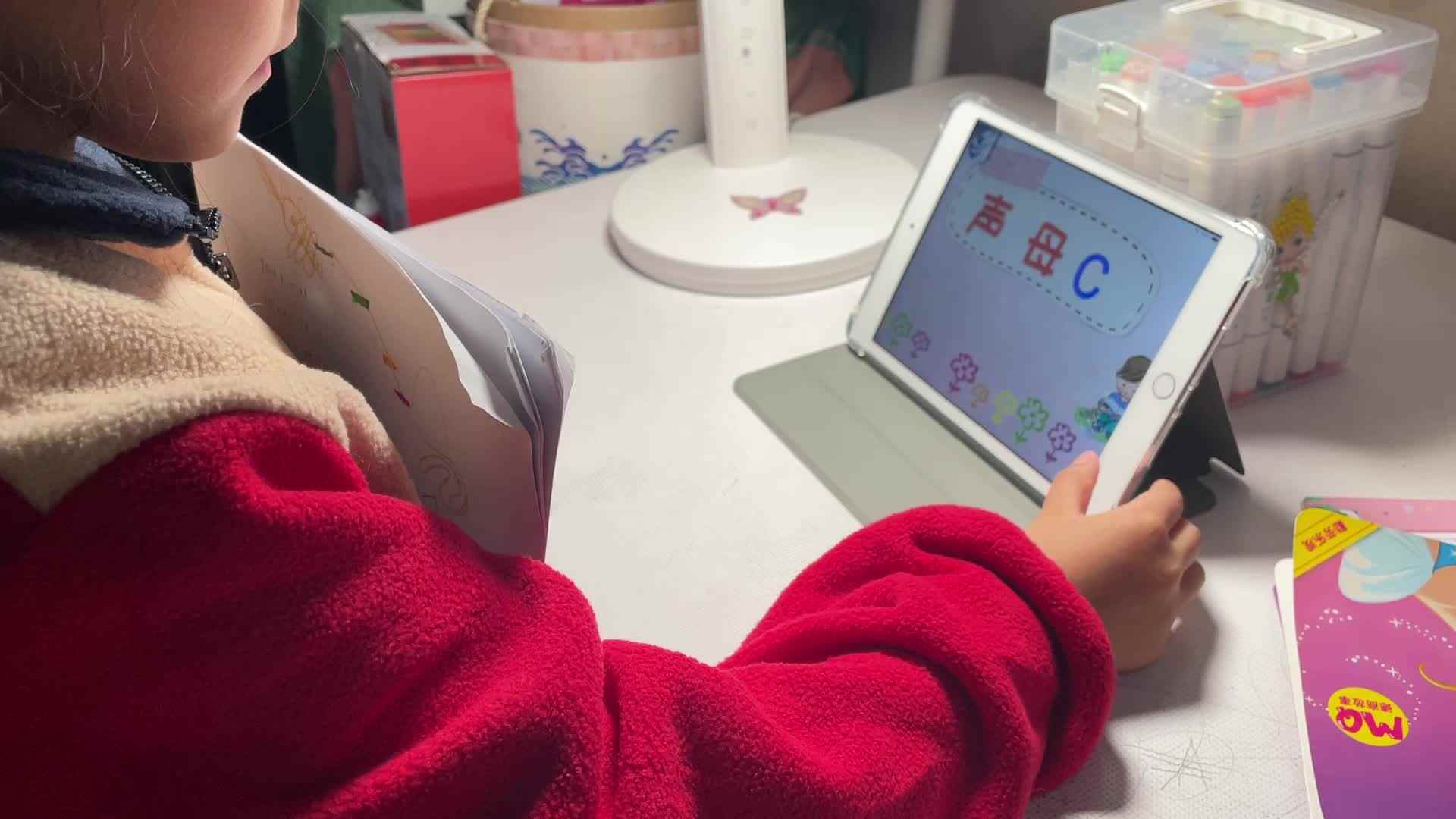 11.13屠钰婷观看视频c的书写和发音.mov