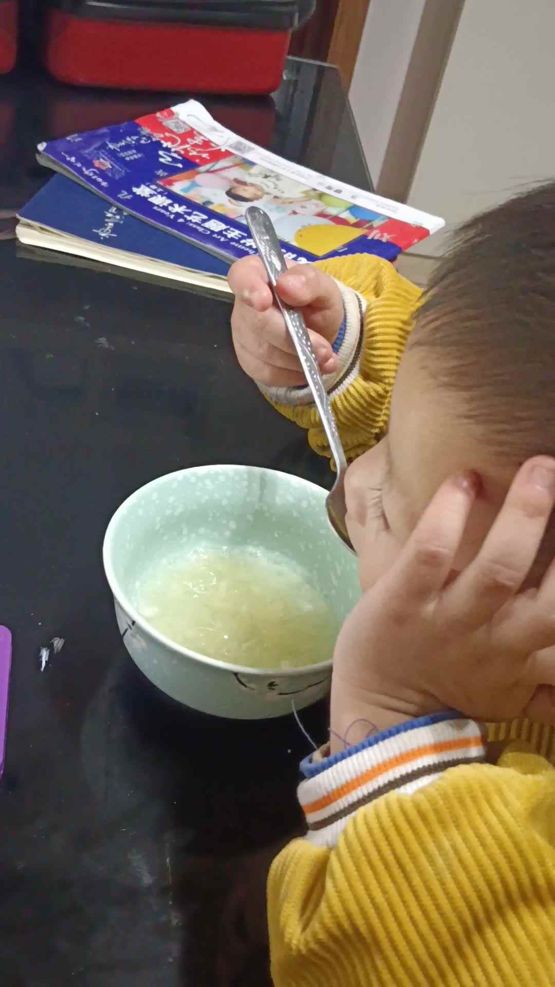 中B班曹芳燊练习使用勺孑