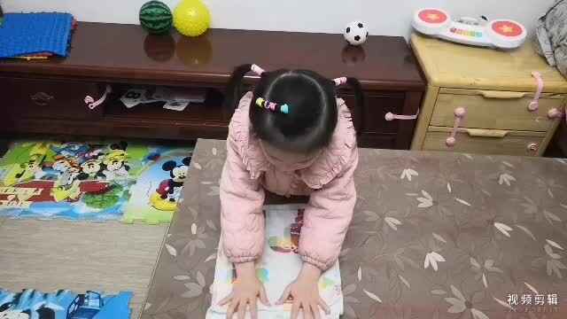 中B班11月29张芷萱练习擦桌子