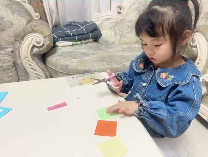 20231102中B班舒琳芯剪纸练习