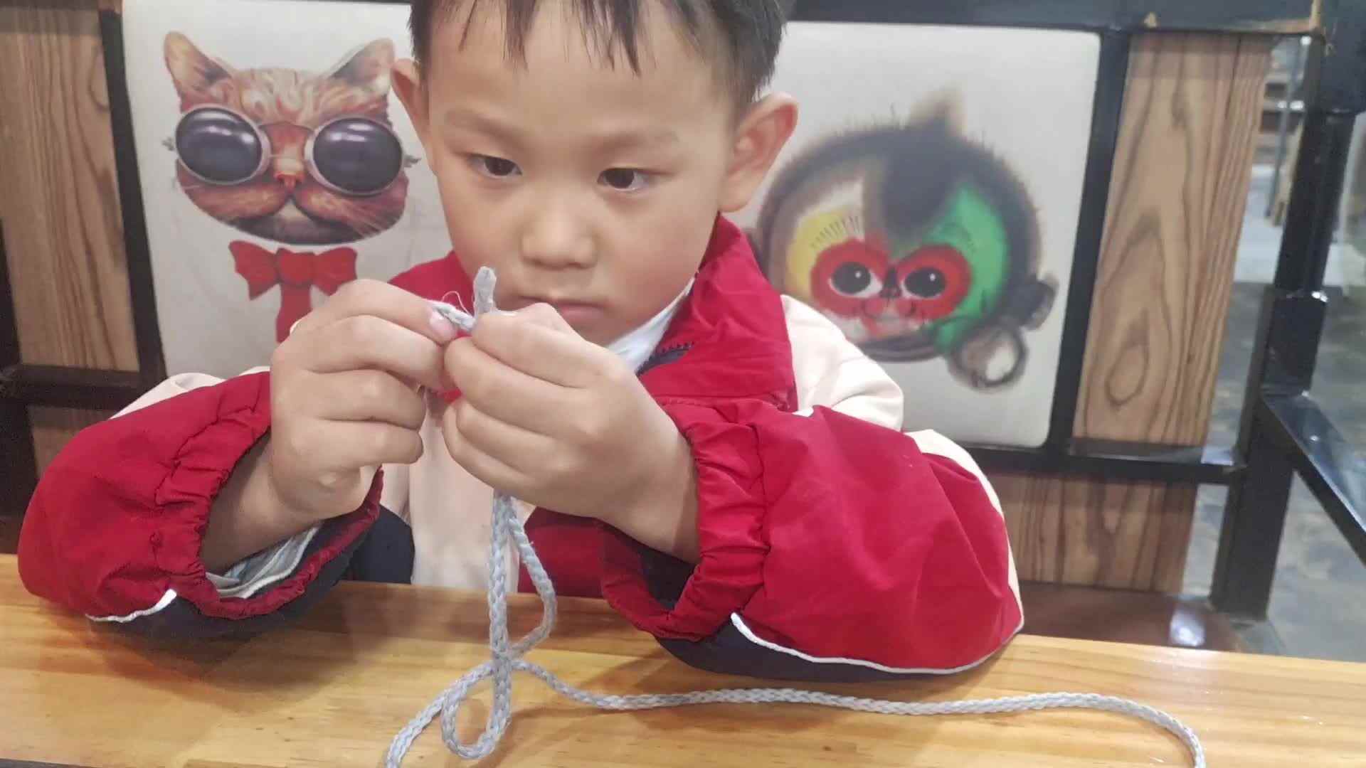 大B班王子扬练习打结