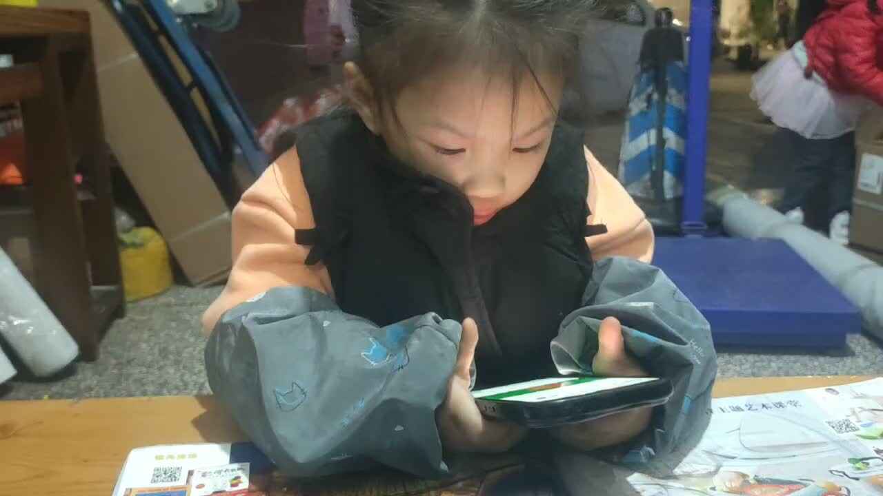 中a班唐依依观看Shapes