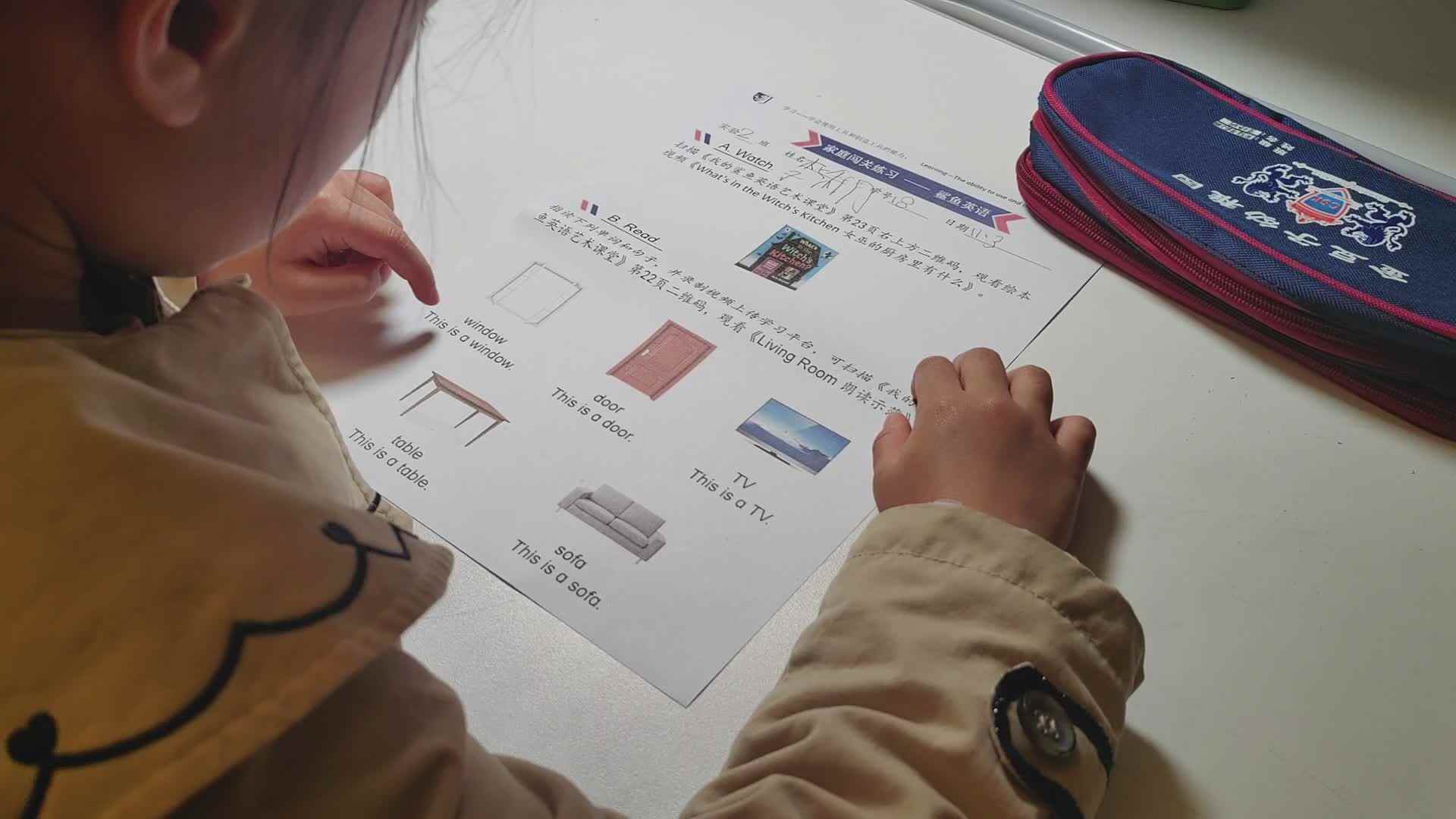 实验学前二班李姝玥读客厅20231103.mp4