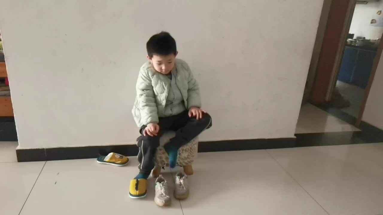 ⁣2023.11.20大B班   练习系鞋带