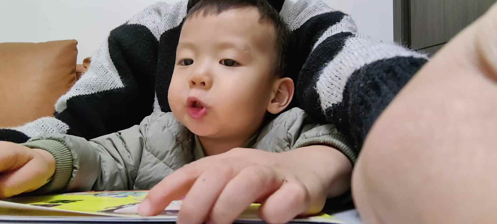 实验小班周昊燃指读绘本小医生