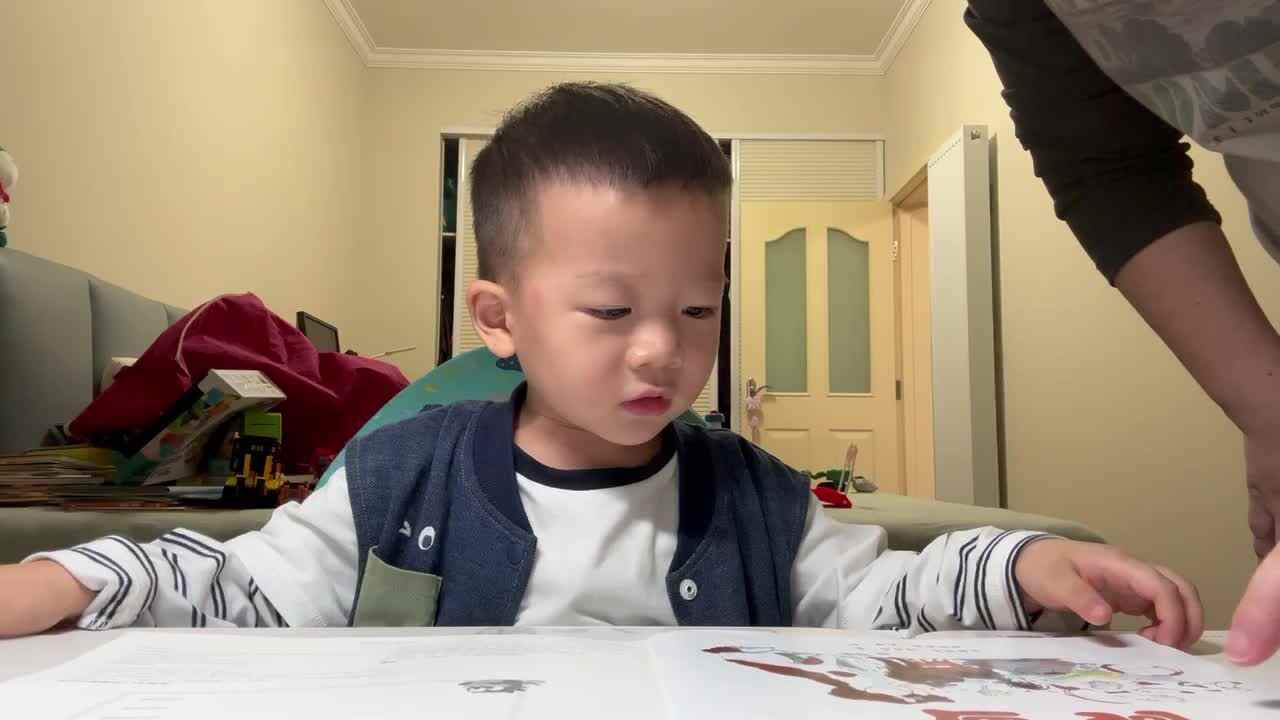 跳跳指读《遛狗》