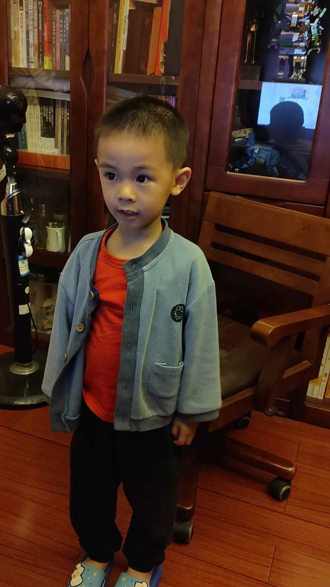 中b班刘倬宇《小金鱼吐泡泡》_20231101_203517.mp4