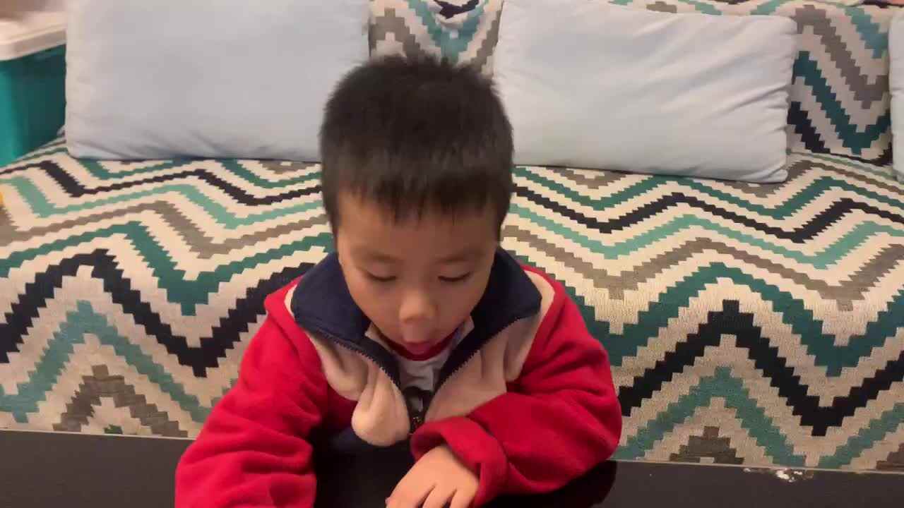 中B班杨育寒认读汉字《口、中、入、工、厂》