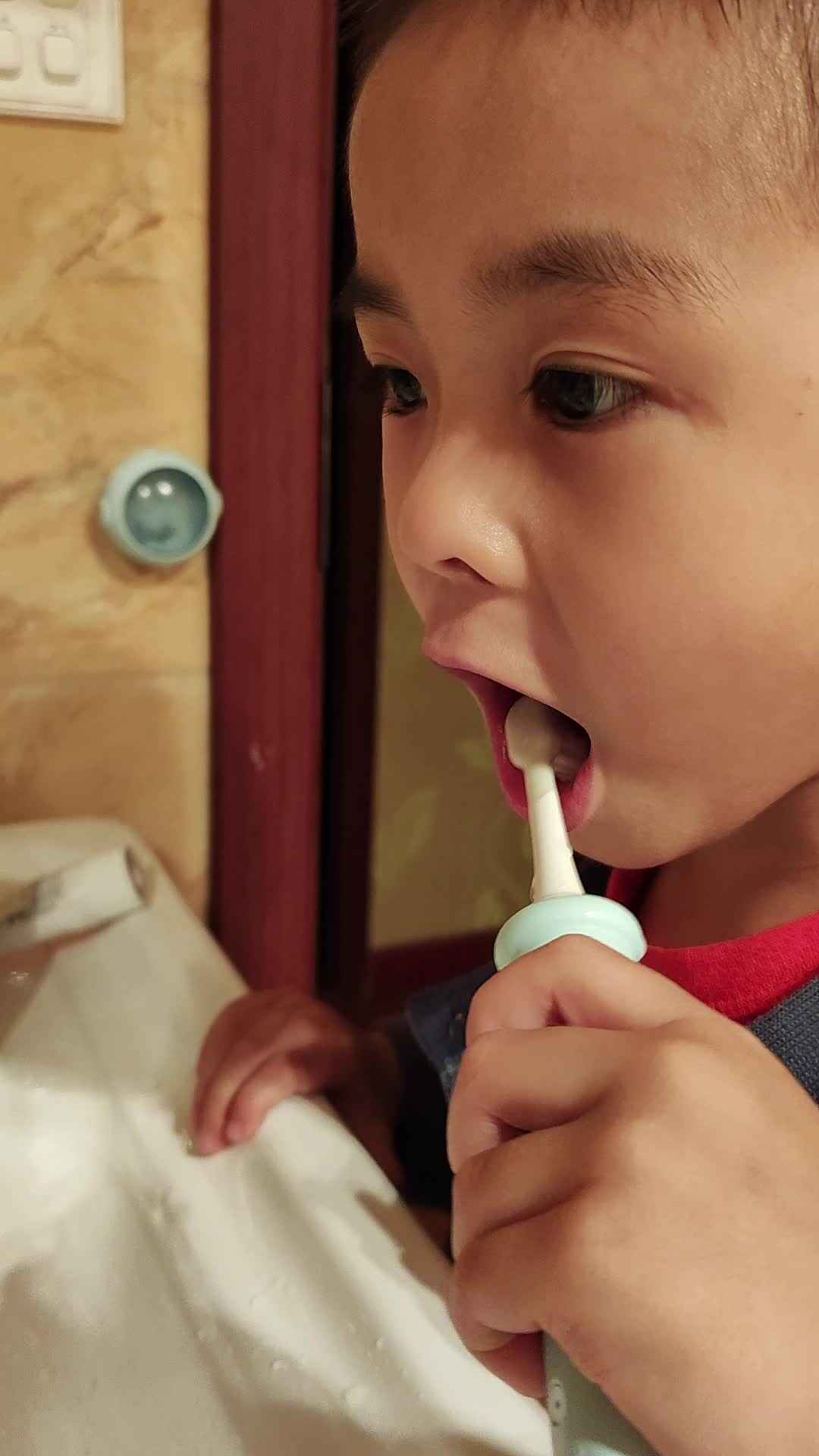 中b班刘倬宇刷牙_20231101_212911.mp4