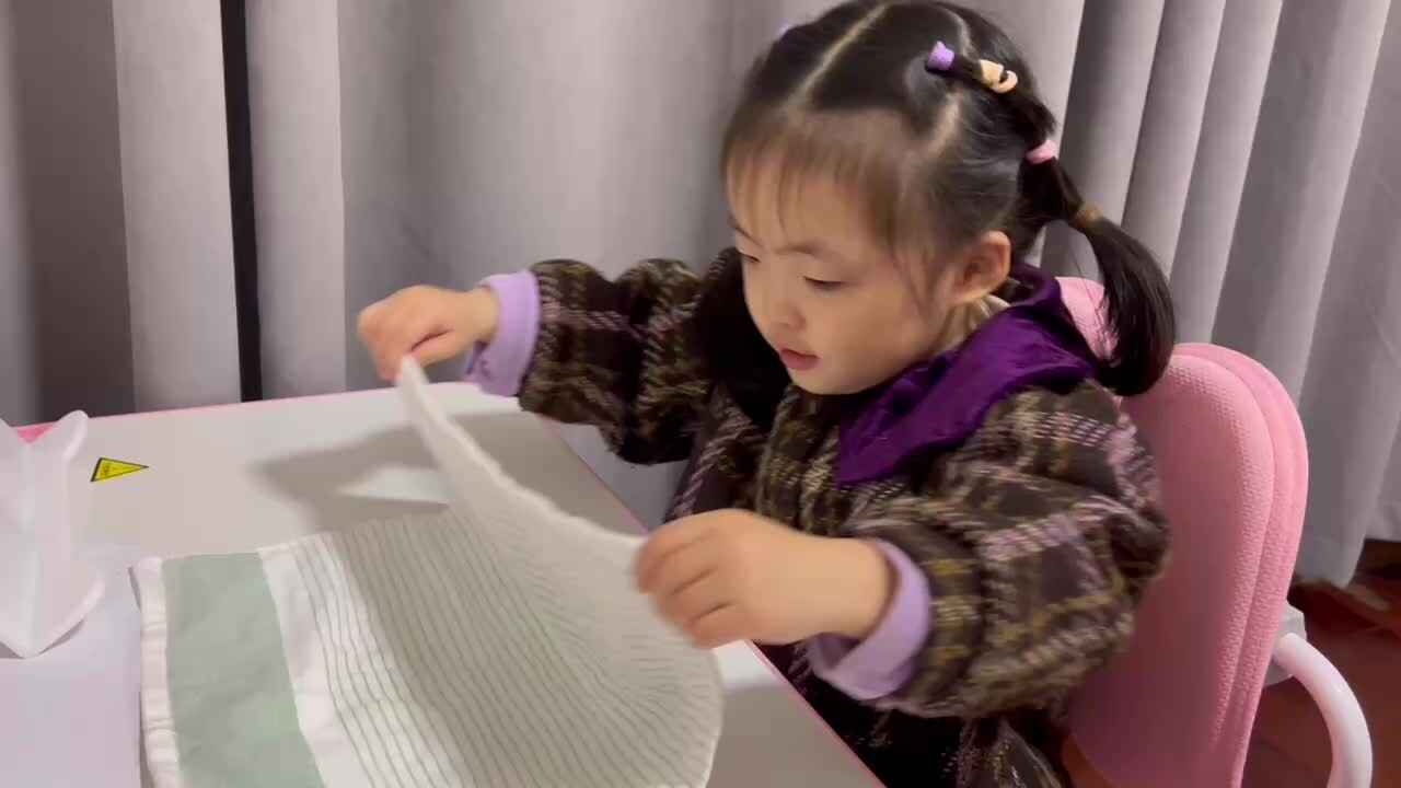 小A班2023.11.16艾琰茹—叠毛巾