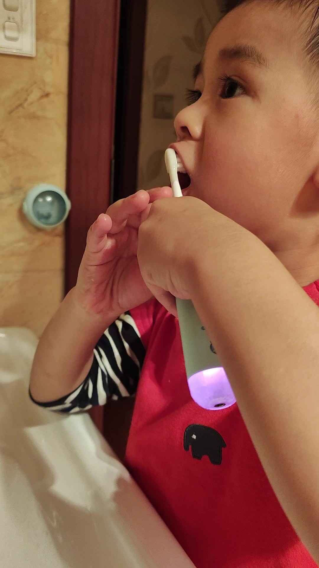 中b班刘倬宇刷牙练习_20231102_204148.mp4